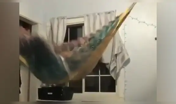 Coloca hamaca dentro de su cuarto y al subirse sufre terrible accidente [VIDEO]