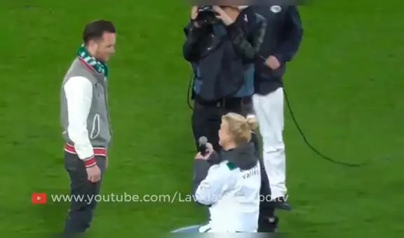Facebook Viral: Pide matrimonio a futbolista en pleno partido y su reacción sorprende a miles