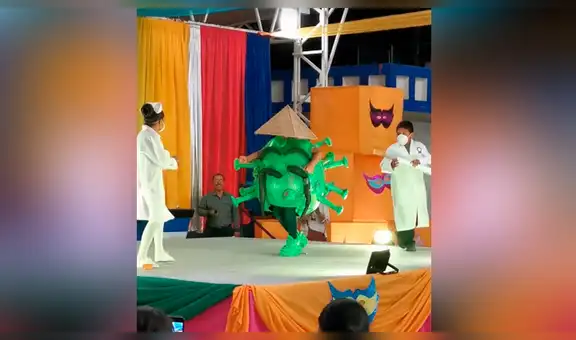 Niño se disfraza del ‘coronavirus’ en una actuación para generar conciencia sobre esta enfermedad [VIDEO]