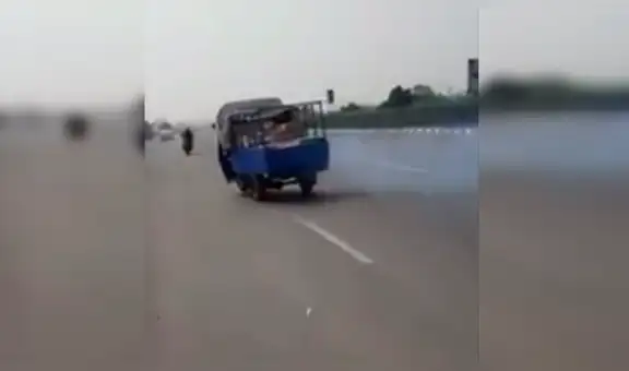 YouTube: “Mototaxi fantasma” causa asombro en plena carretera[VIDEO]