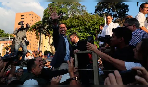 Guaidó lidera "Operación Libertad" y señala que intervención militar es "prematura" según aliados