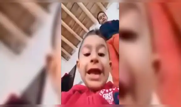 Facebook: Niño intenta tomarse un selfie y lo que ocurrió produjo un millón de reproducciones