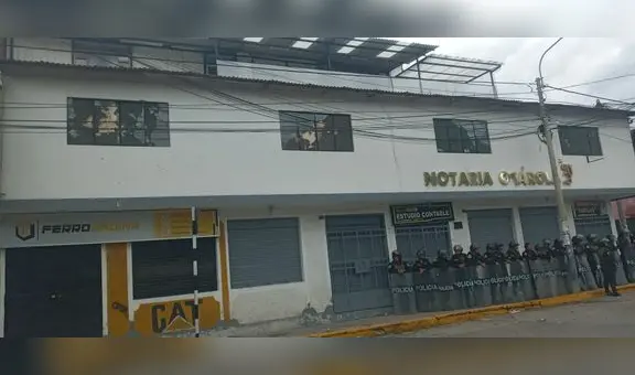 Áncash: manifestantes atacan notaría del hermano del primer ministro Alberto Otárola en Huaraz