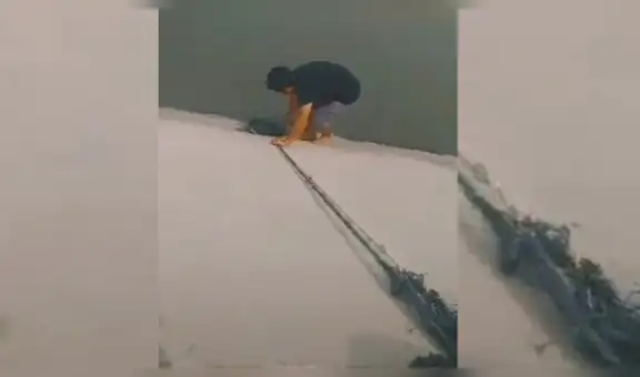 Hombre arriesga su vida para salvar a perro que había caído a un canal de agua [VIDEO]