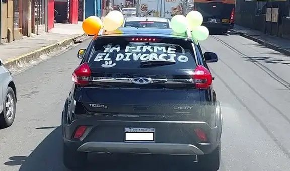 “Ya firmé el divorcio”: acaba su matrimonio y sale a festejar con carro alegórico