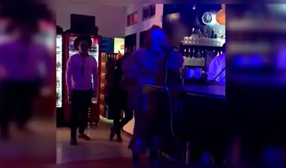 Joven va a karaoke y encuentra a ‘Pennywise’, el payaso de ‘It’, cantando una triste canción [VIDEO]