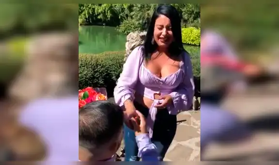 Le pide matrimonio a su novia y ella no deja de ‘trolearlo’ con curiosos comentarios [VIDEO]
