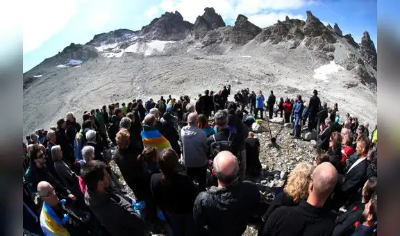 Realizan funeral para despedir a glaciar suizo que desapareció por el cambio climático