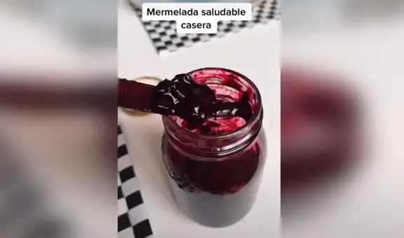 Joven usa una fácil receta para realizar una deliciosa mermelada saludable y casera [VIDEO]