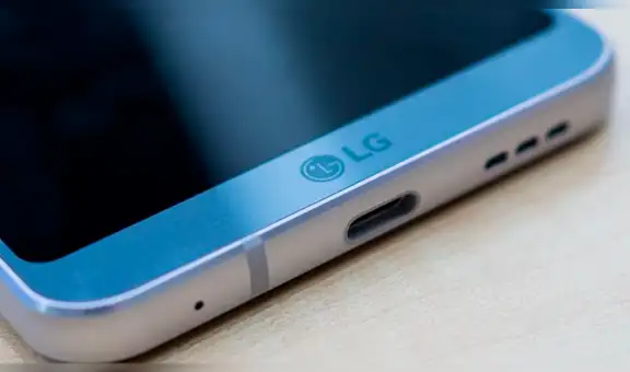 ¿Para qué sirve el pequeño agujero que está ubicado en la parte inferior de nuestro celular? [VIDEO]