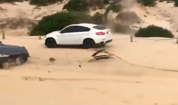 Lujoso auto deportivo queda atascado en la arena y al intentar liberarlo todo acaba mal [VIDEO]