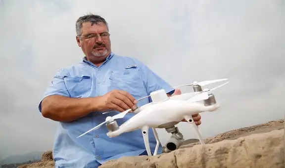 Tres peruanos entre el cielo y la historia
