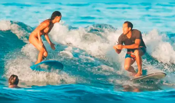 Surfista sorprende a su novia al pedirle matrimonio en el mar y pierde el anillo [FOTOS]