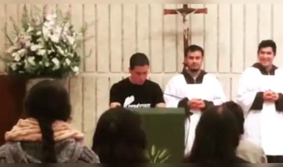 En Facebook, fanático pide que Perú clasifique al Mundial durante misa [VIDEO]