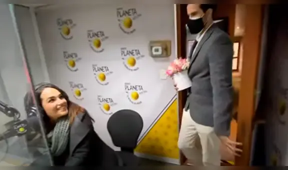 Locutora de radio es sorprendida por su novio al pedirle matrimonio durante programa en vivo [VIDEO] 