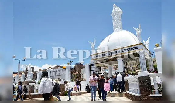 Puneños recuerdan a sus familiares con música, tómbolas y otras costumbres en el cementerio de Laykakota [FOTOS]