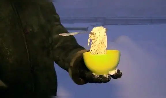 Fideos de sopa instantánea se congelan en segundos, a causa del frío extremo en Rusia [VIDEO]