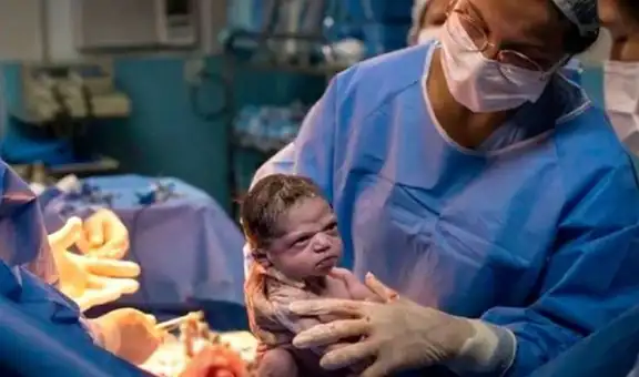 Bebé que nació ‘enojada’ se reencuentra con fotógrafo que la hizo viral en internet