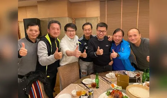 Medios asiáticos relacionan fiesta de Jackie Chan con el coronarivus, pero es falso