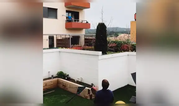 Mujer y su vecino tienen ingeniosa manera de hacer deporte durante la cuarentena [VIDEO]