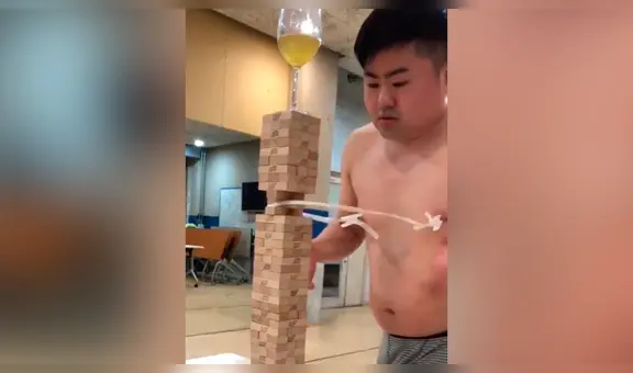 Instagram: joven realiza un impensado truco con sus tetillas para sacar un bloque de Jenga [VIDEO]