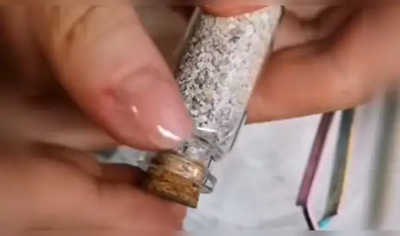 Novia adorna sus uñas postizas con las cenizas de su padre para su boda y ahora luce así [VIDEO]