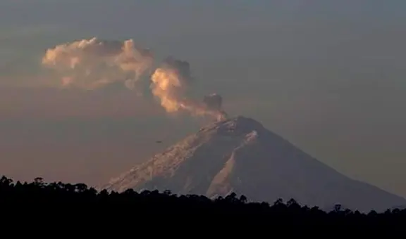 Alerta en Ecuador: volcán Cotopaxi emana columna de vapor, gas y ceniza de 1.500 metros
