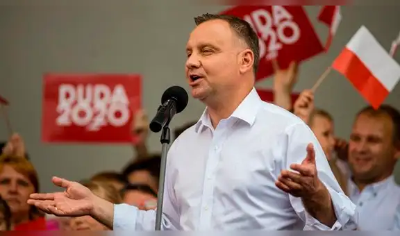 Presidente de Polonia busca prohibir la adopción de niños a parejas homosexuales