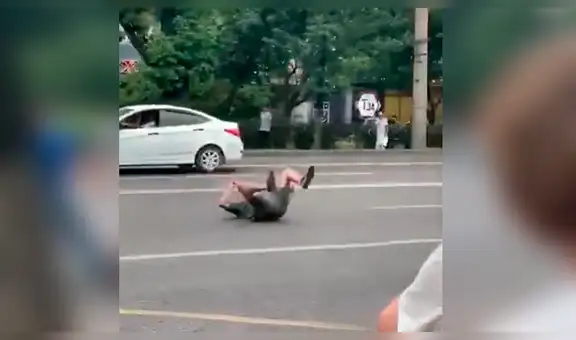 Joven que agredió a conductor de bus recibe su merecido de la manera menos esperada [VIDEO]  