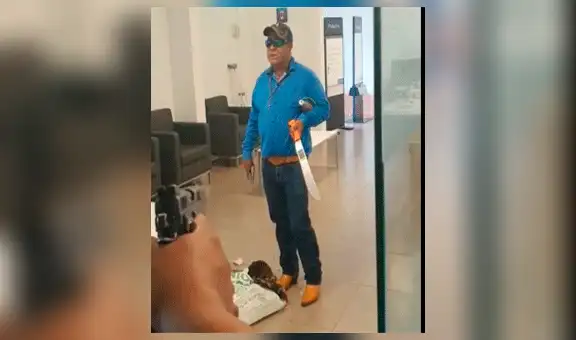 México: ¿A salvar el mundo con pistola y machete? [VIDEO] 