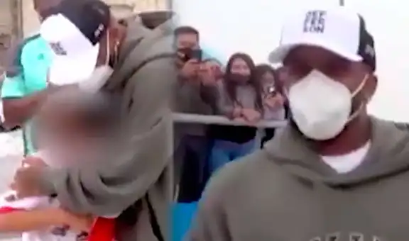 Farfán recordó su infancia tras conocer a niño que se emocionó al verlo