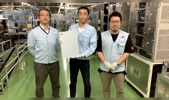 PS5 es gigante: muestran foto de la primer PlayStation 5 creada en la fábrica de Sony