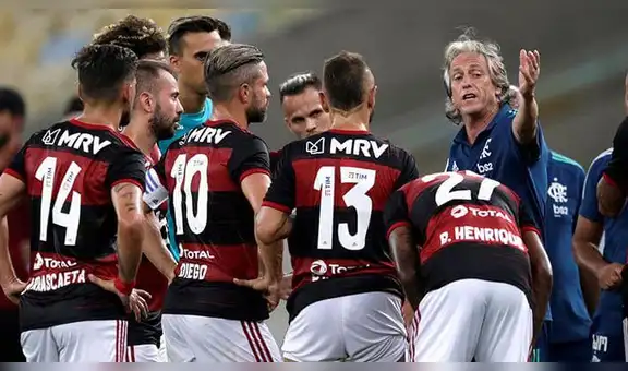 Árbitro argentino le dio la mano a entrenador de Flamengo antes de dar positivo en test de coronavirus