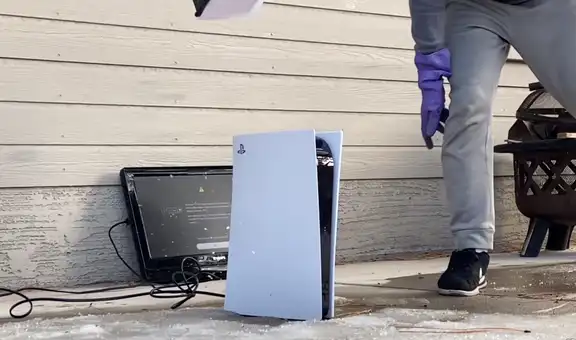 PS5: destroza su PlayStation 5 y mando DualSense para probar su resistencia