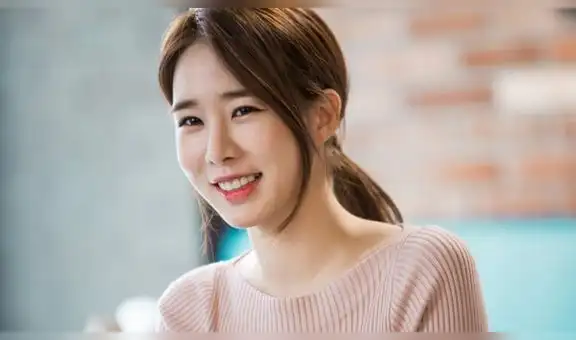 Yoo In Na regresa rejuvenecida con nuevo look que enamora a fanáticos