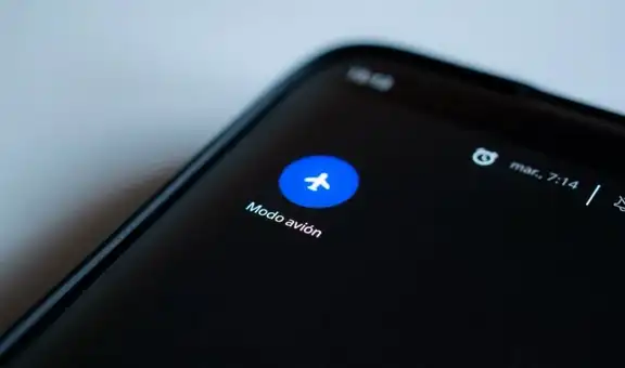 ¿Qué sucede si nadie activa el ‘modo avión’ de su teléfono durante un vuelo?