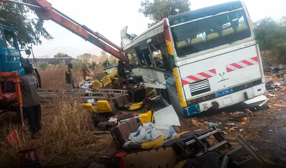Al menos 40 muertos y 78 heridos deja trágico choque de autobuses en Senegal