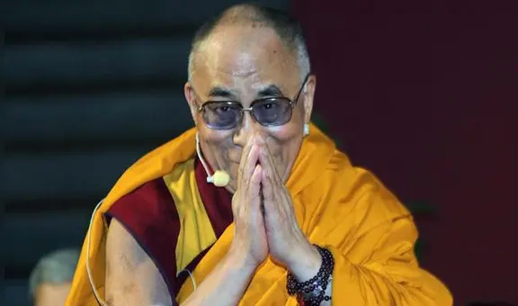 Dalái lama pide disculpas tras ser acusado de violentar a niño durante evento