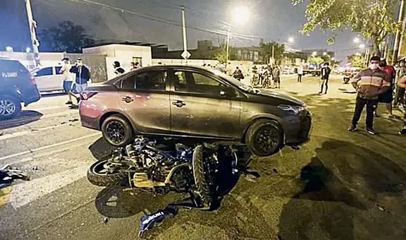 Futbolista protagoniza accidente donde mueren un policía y su pareja