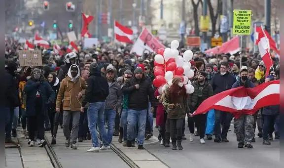 Austria: multitud se manifiesta contra toque de queda y tercer confinamiento