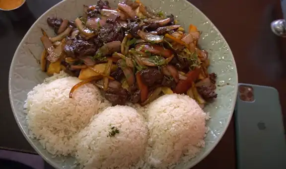 Youtuber peruano prueba un lomo saltado gigante de S/. 30 en Lince