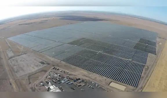 Bolivia inaugura la planta solar más grande y alta del planeta 