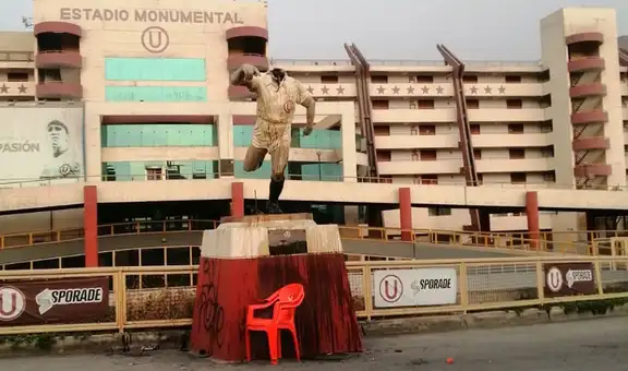 Vándalos ingresaron al Monumental y destrozaron estatua de ‘Lolo’ Fernández  