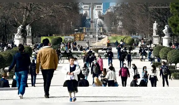 Francia entra en cuarentena ligera pese a alto número de contagios