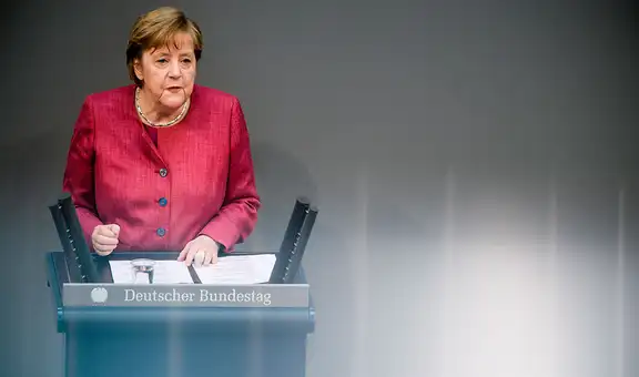 Merkel apoya con fuerza a Laschet, en víspera de unas elecciones alemanas donde todo es posible