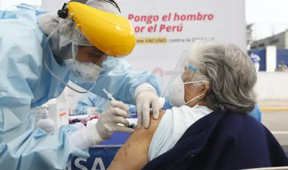 COVID-19: conoce los 50 puntos de vacunación para adultos de 70 años a más
