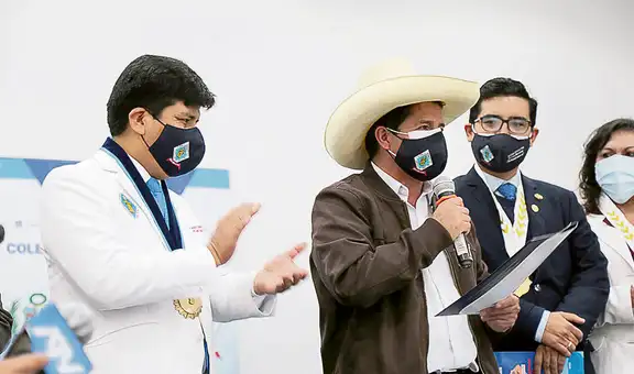 Pedro Castillo fue recibido por los colegios profesionales del Perú