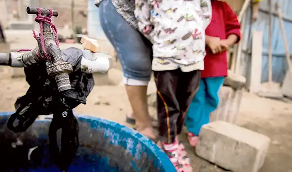 Más de 500.000 peruanos todavía se abastecen con agua de cisterna; casi 200.000 del río