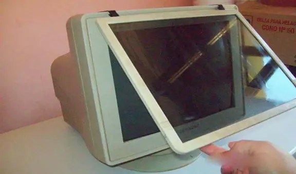 ¿Por qué ya no se usan los vidrios que tenían las computadoras antiguas y para qué servían?