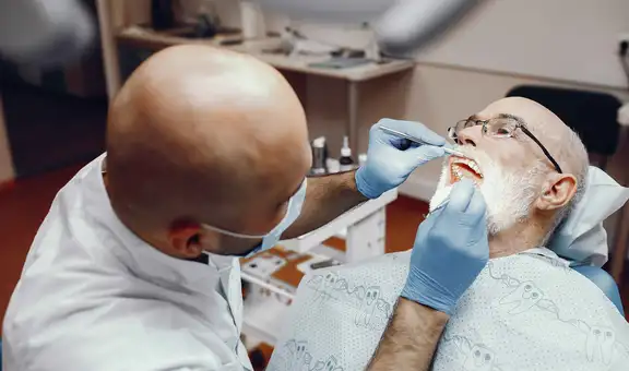 ¿Tiene relación el alzheimer con la salud bucodental?